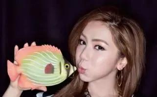 邓紫棋金鱼嘴图片,独特魅力，惊艳亮相