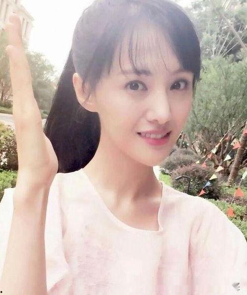 哪些明星关注了郑爽,揭秘关注郑爽的璀璨星群